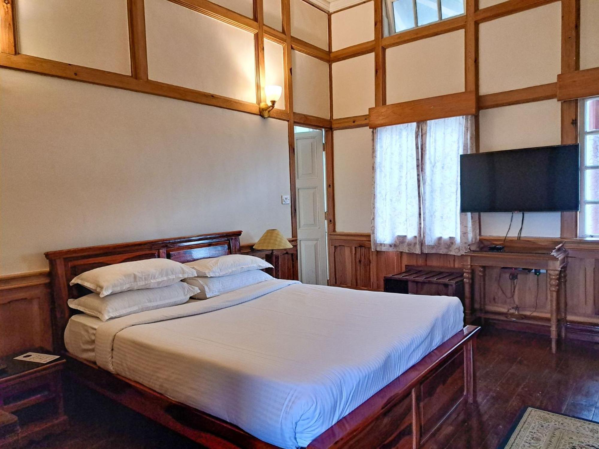 The Heritage Club - Tripura Castle Hotel And Spa 西隆 外观 照片