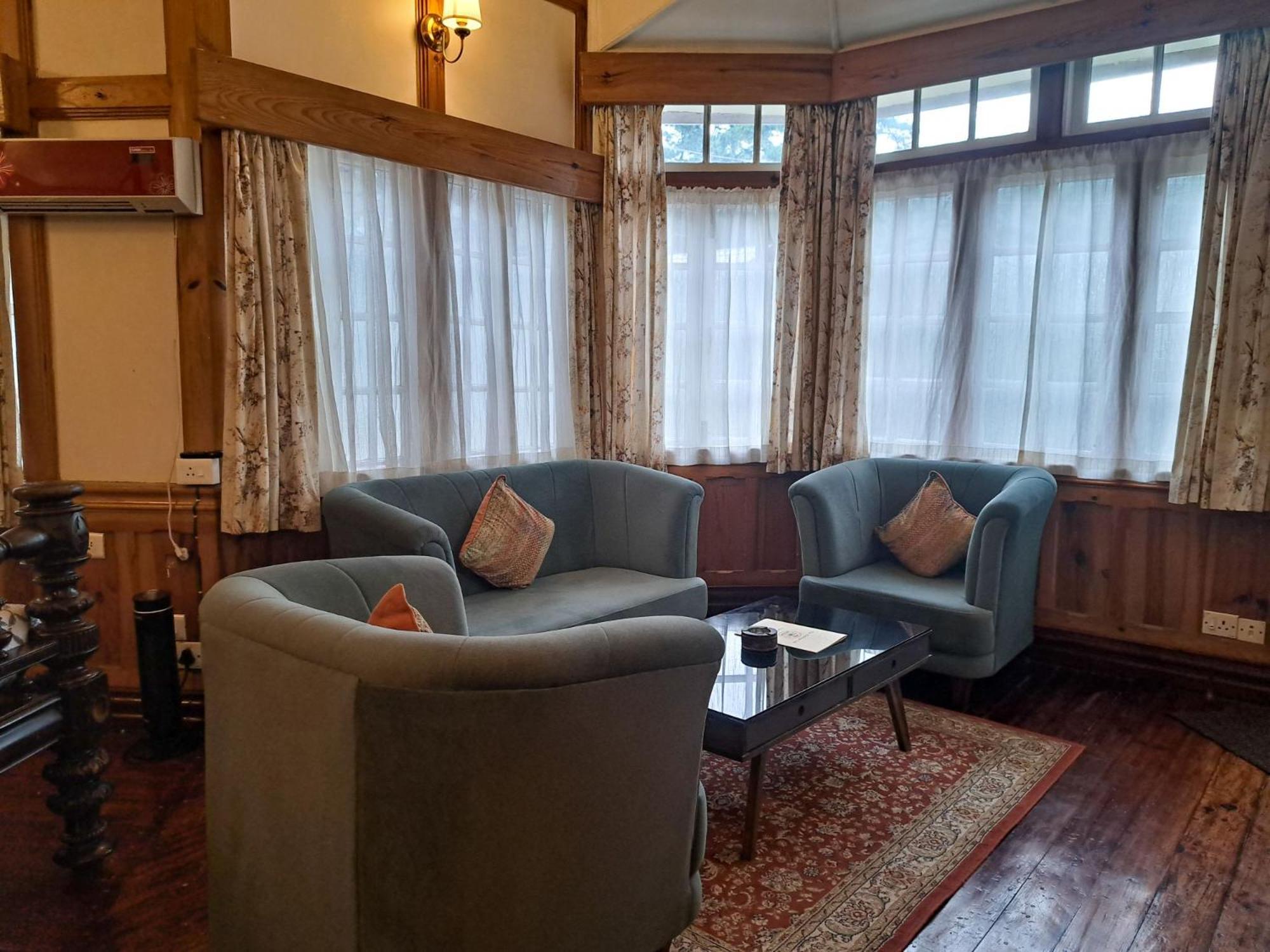 The Heritage Club - Tripura Castle Hotel And Spa 西隆 外观 照片