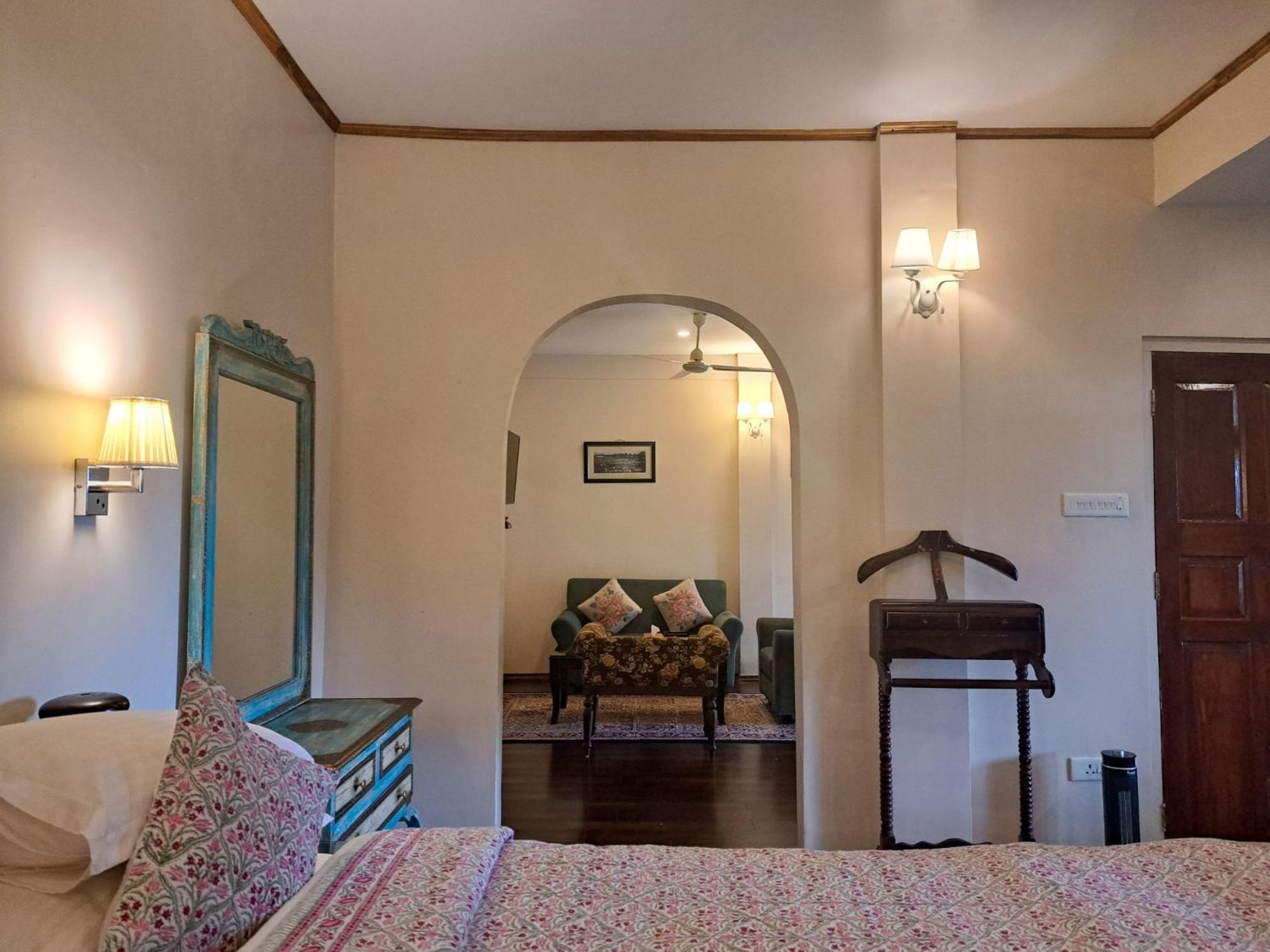The Heritage Club - Tripura Castle Hotel And Spa 西隆 外观 照片