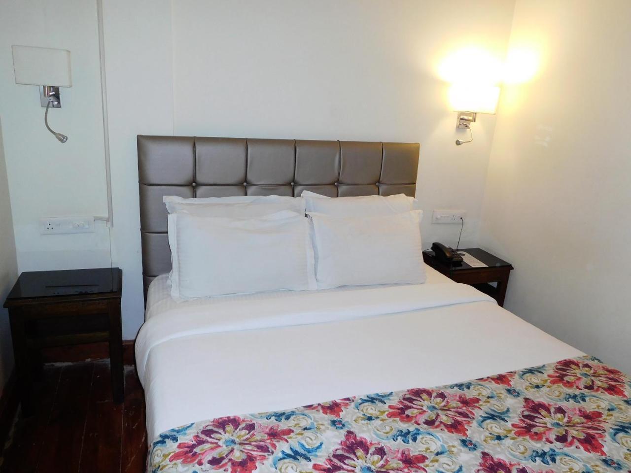 The Heritage Club - Tripura Castle Hotel And Spa 西隆 外观 照片