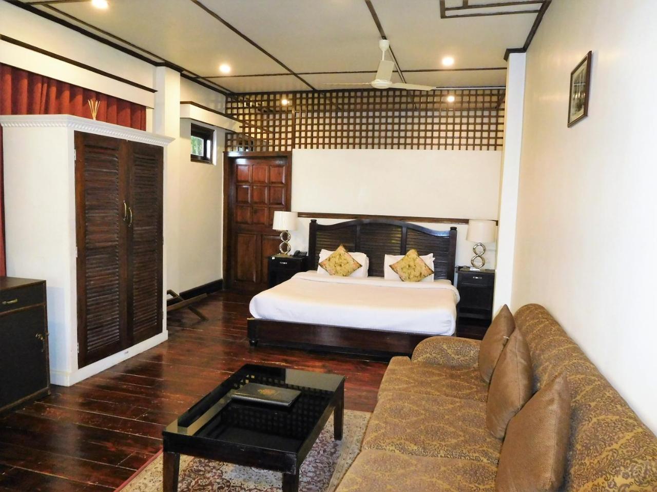 The Heritage Club - Tripura Castle Hotel And Spa 西隆 外观 照片
