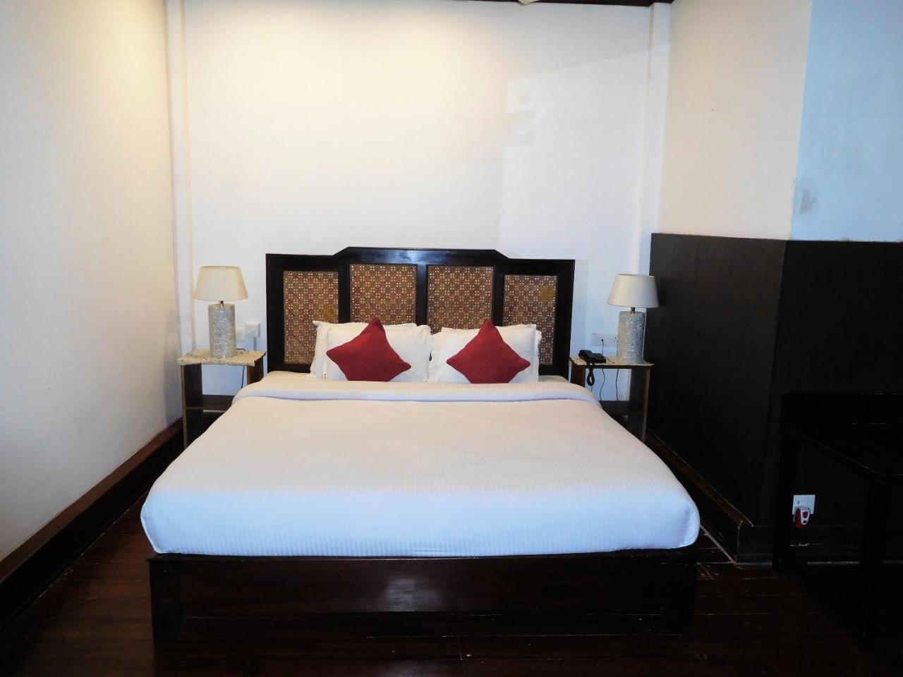 The Heritage Club - Tripura Castle Hotel And Spa 西隆 外观 照片